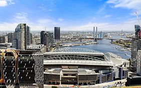 Central 2 Bedroom Apartment Melbourne With Parking